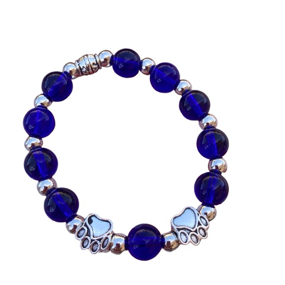 Bead bracelet with Paw Print blue translucent bead Silvertone stretch - Picture 3 of 9